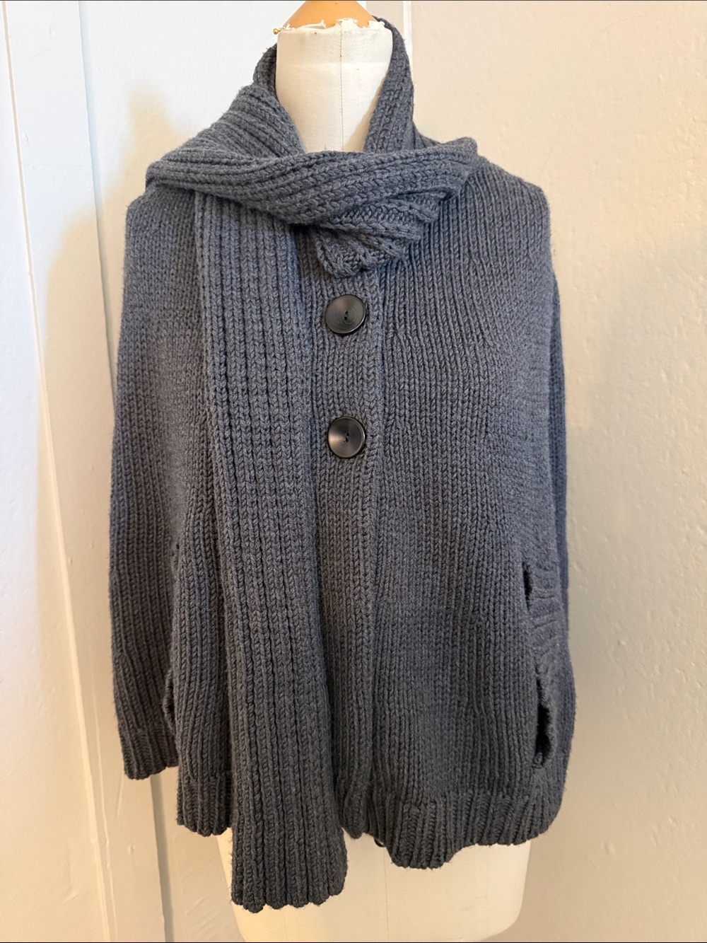 Banana Republic Merino chunky Wool Sweater Cape/Poncho with scarf